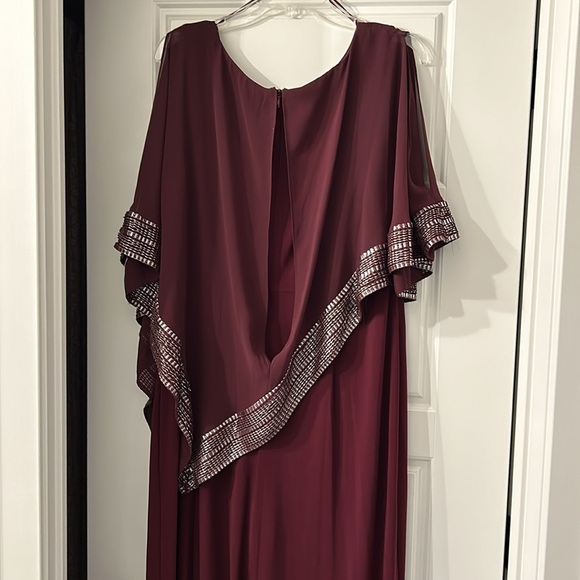 NWT Asymmetrical Cold Shoulder Cape Jumpsuit - Picture 8 of 9
